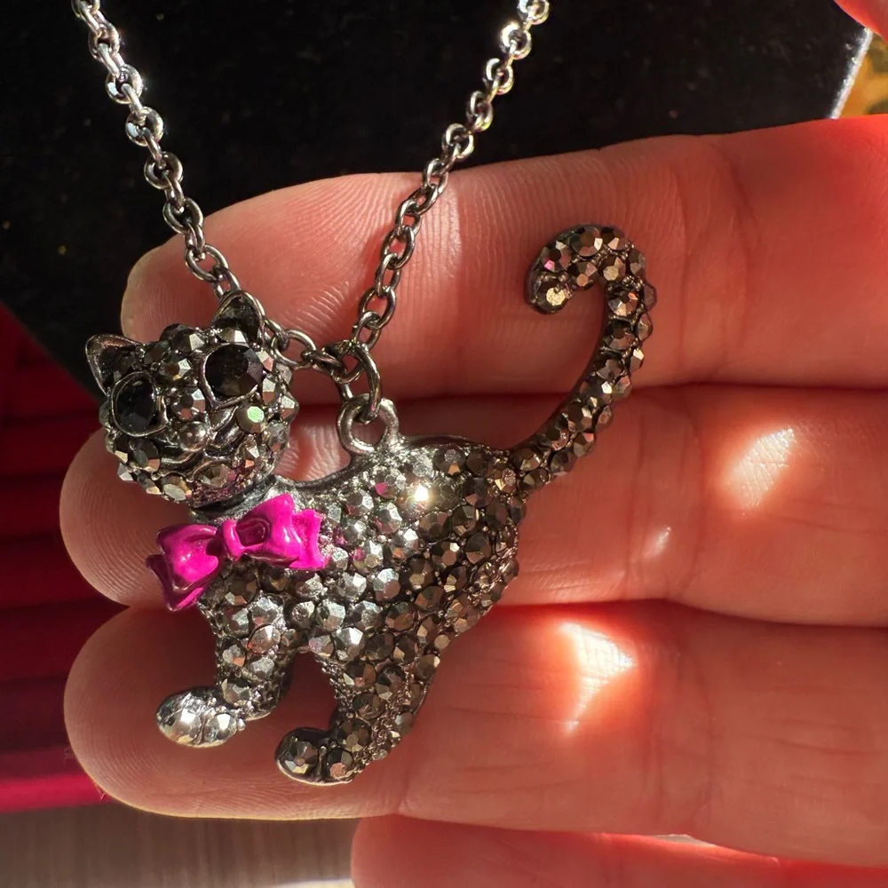 Elegant Cat Pendant‎ Necklace